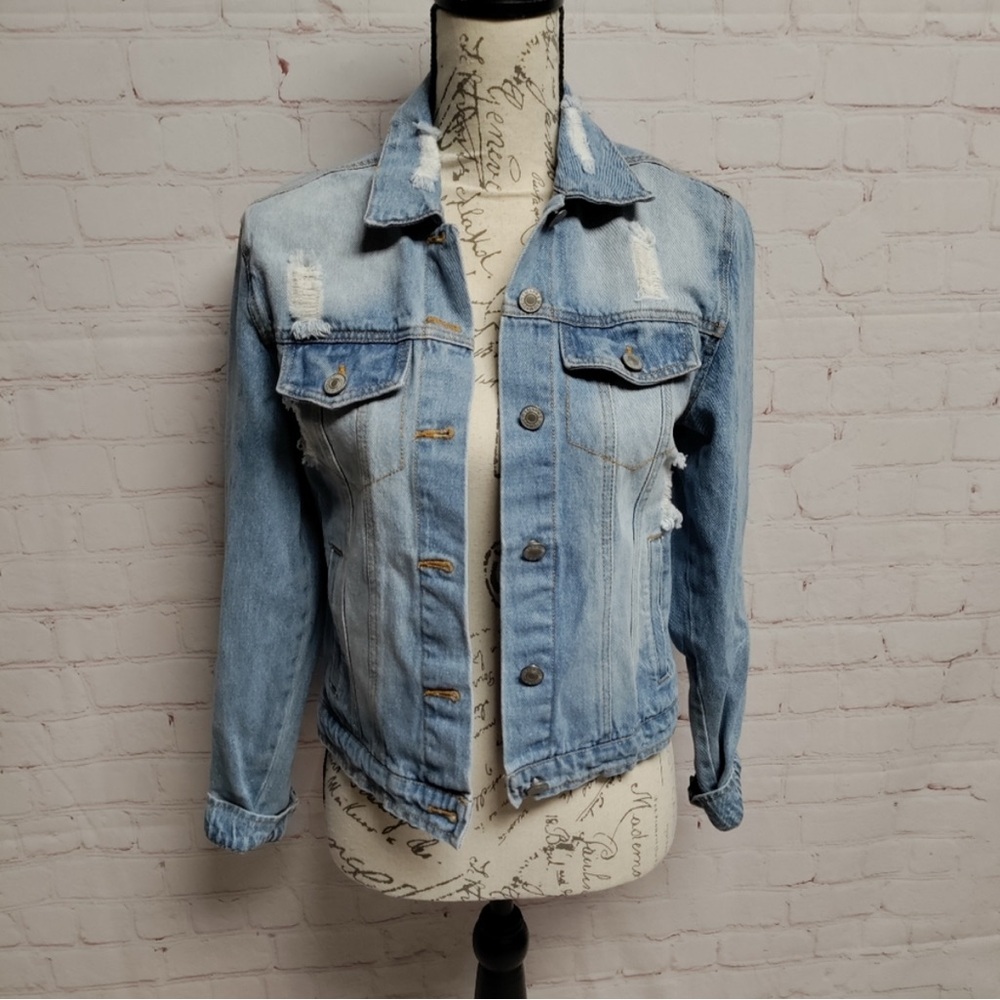 NWOT Love Tree Denim distressed jean jacket. Small. 727